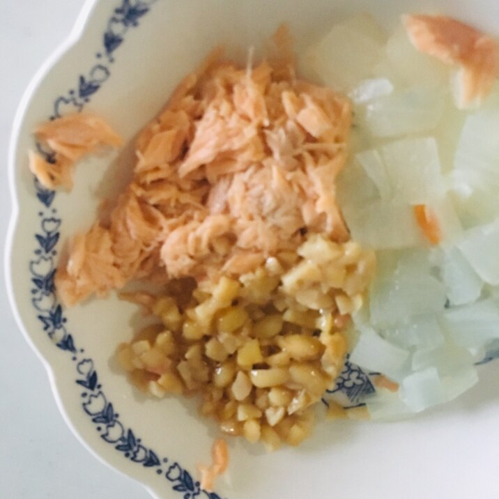 ⁑離乳食カミカミ期⁑鮭と納豆の玉ねぎ和え
